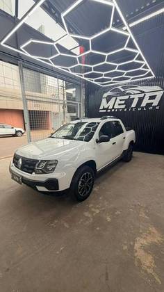 RENAULT OROCH 1.3 TCE FLEX OUTSIDER X-TRONIC RENAULT OROCH 1.3 TCE FLEX OUTSIDER X-TRONIC